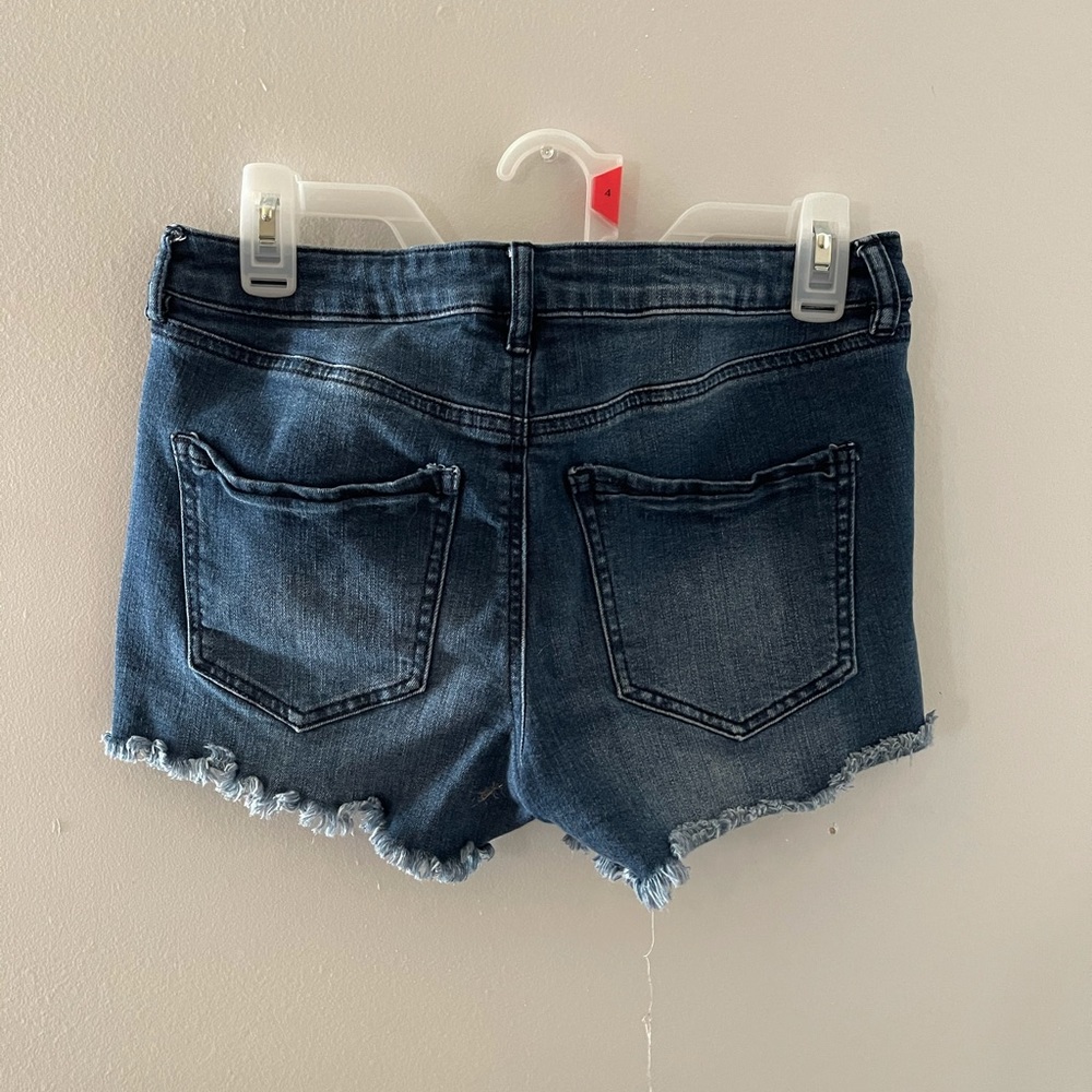 Shorts - Picture 2 of 3